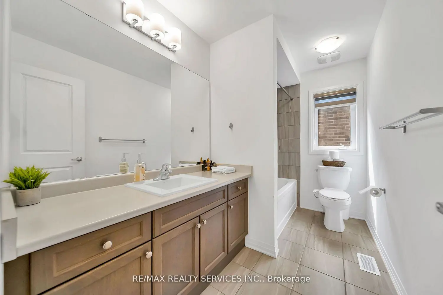 Additional image 16 of 104 Sagewood Avenue