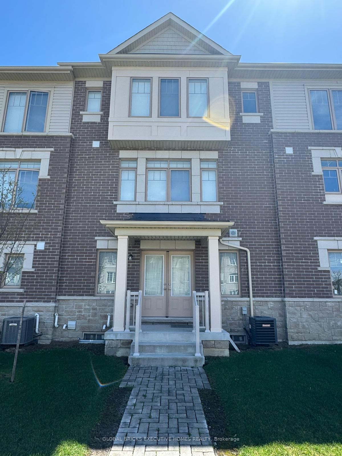 Additional image 2 of 42 Ambereen Place E, Clarington, ON, L1C 7H5