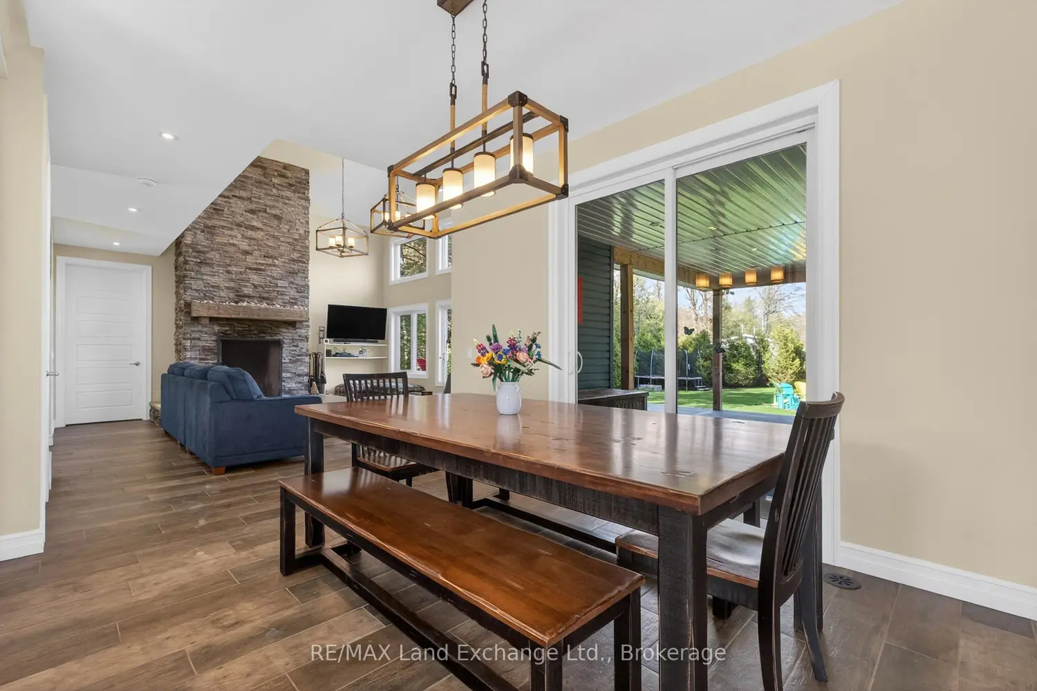 144 Huron Road photo 4