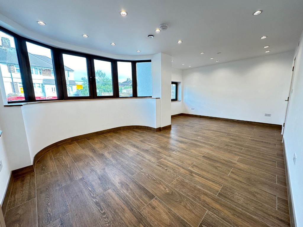 Additional image 9 of 5 bed detached house to rentFelstead Way, Luton, Bedfordshire LU2