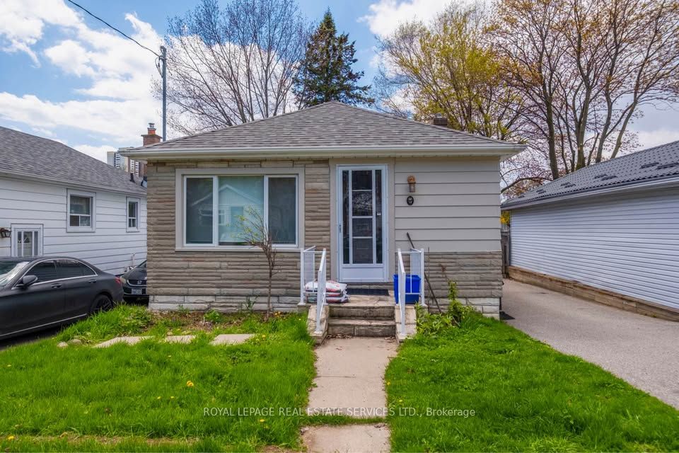 18 Bexhill Avenue, Toronto, ON, M1L 3B4