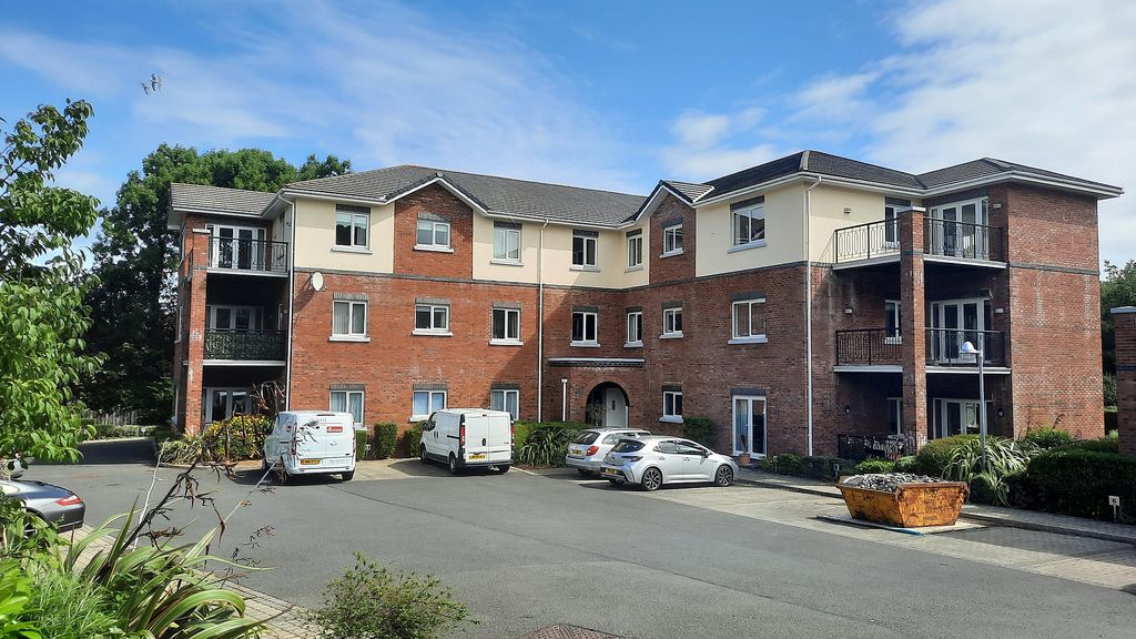2 bed flat for saleApt. 13 The Pavilions, Fairway Drive, Ramsey IM8
