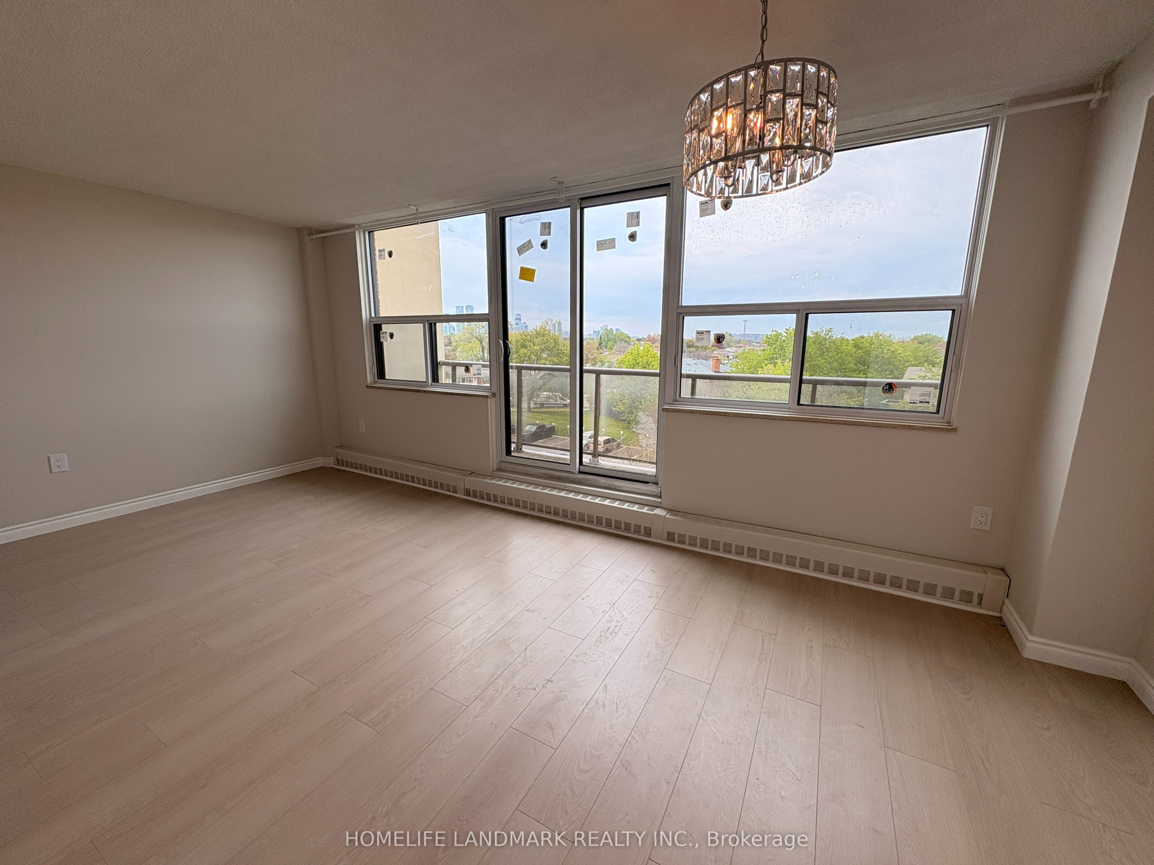 Additional image 5 of 327-1050 Stainton Drive, Mississauga, ON, L5C 2T7