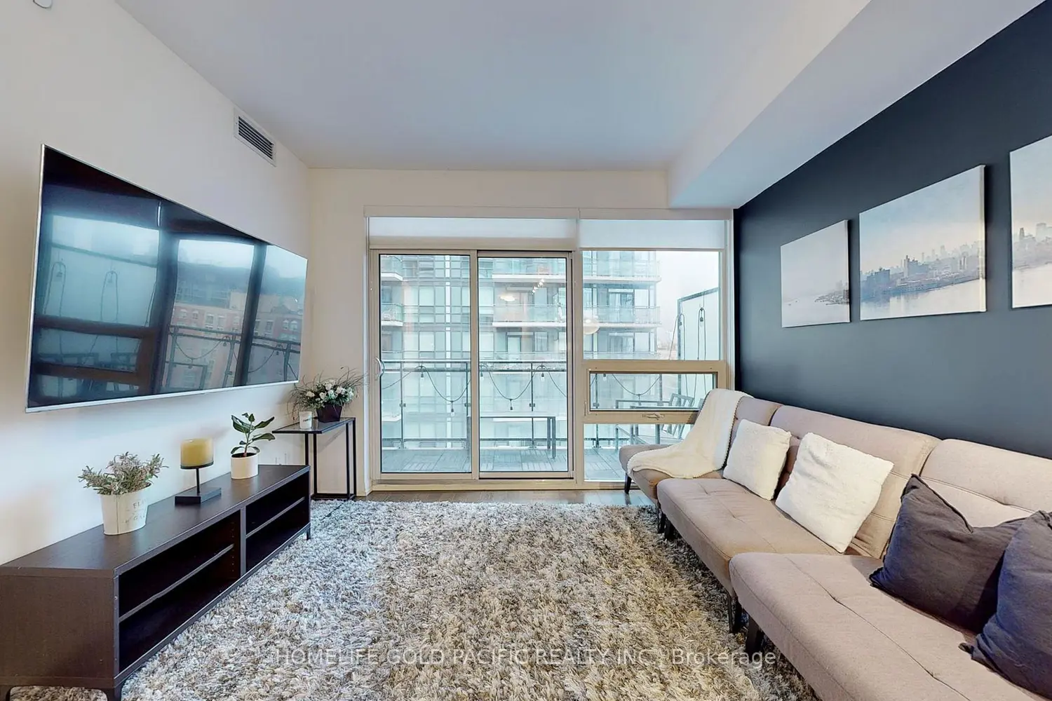 460 Adelaide Street 1718 photo 4