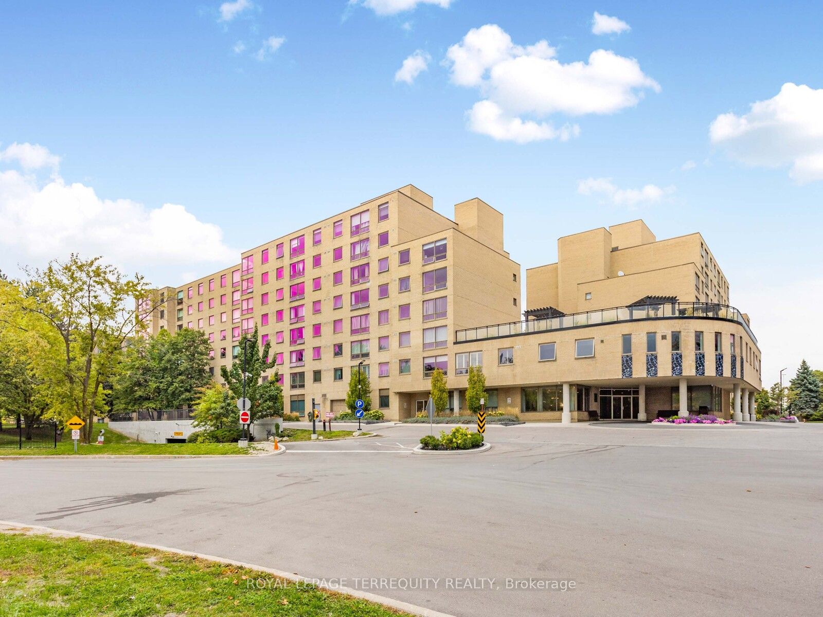 203-326 Major Mackenzie Drive E, Richmond Hill, ON, L4C 8T4