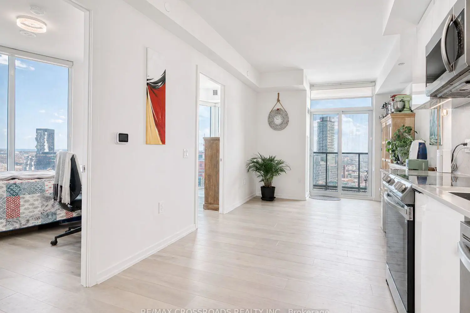48 Power Street 1702 photo 3