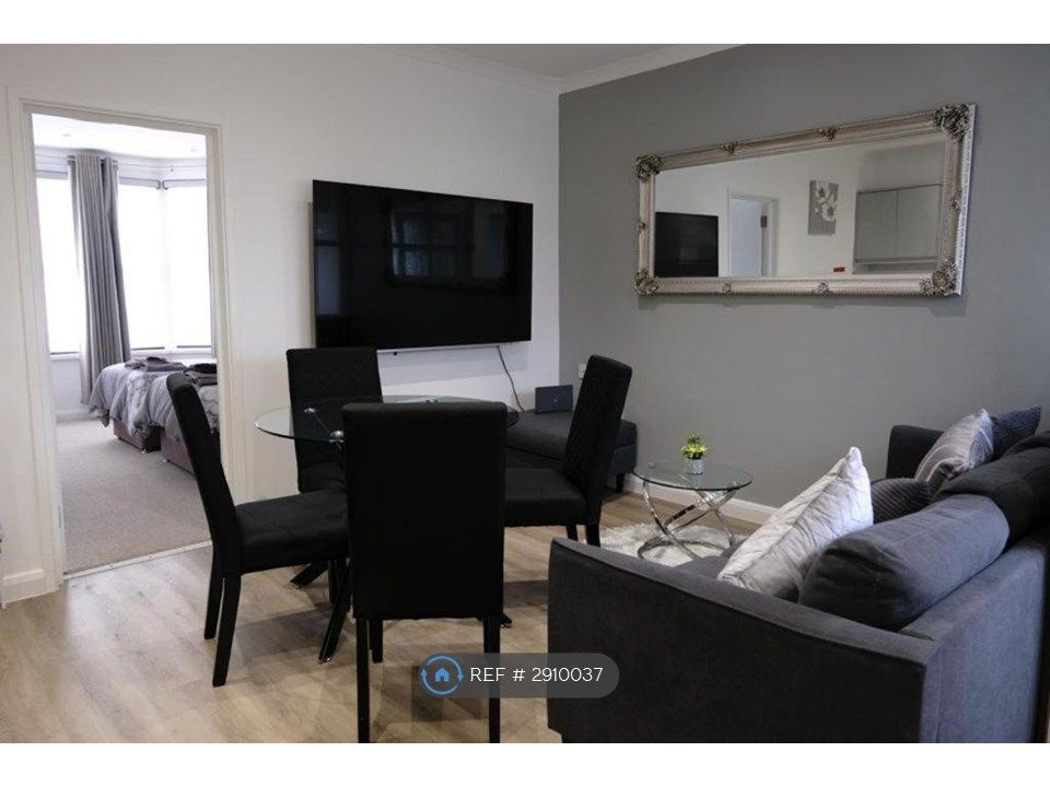 2 bed flat to rentCounty Road, Swindon SN1