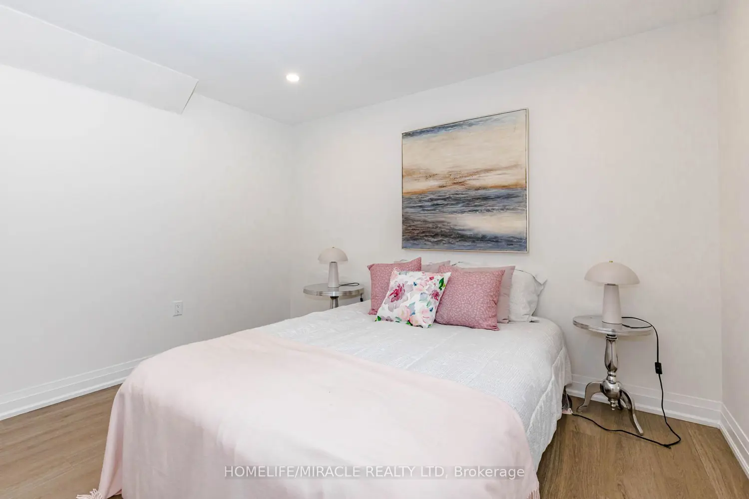 Additional image 17 of 563 Taplow Crescent
