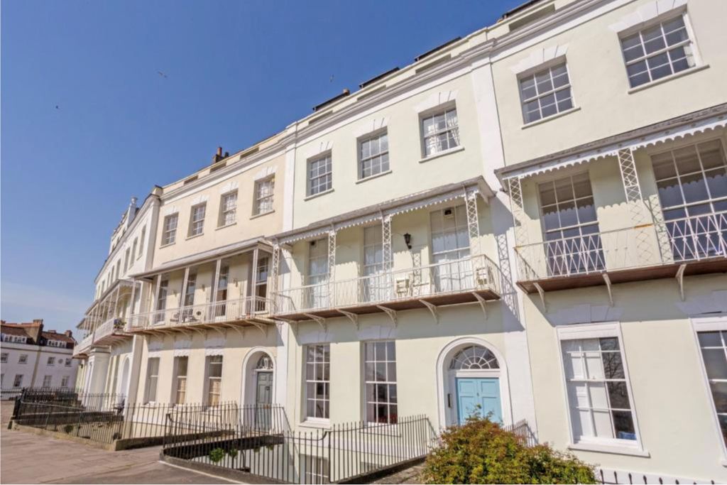 3 bed flat for saleRoyal York Crescent, Clifton, Bristol BS8