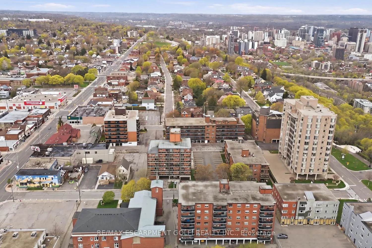 Additional image 18 of 30 Summit Avenue 303