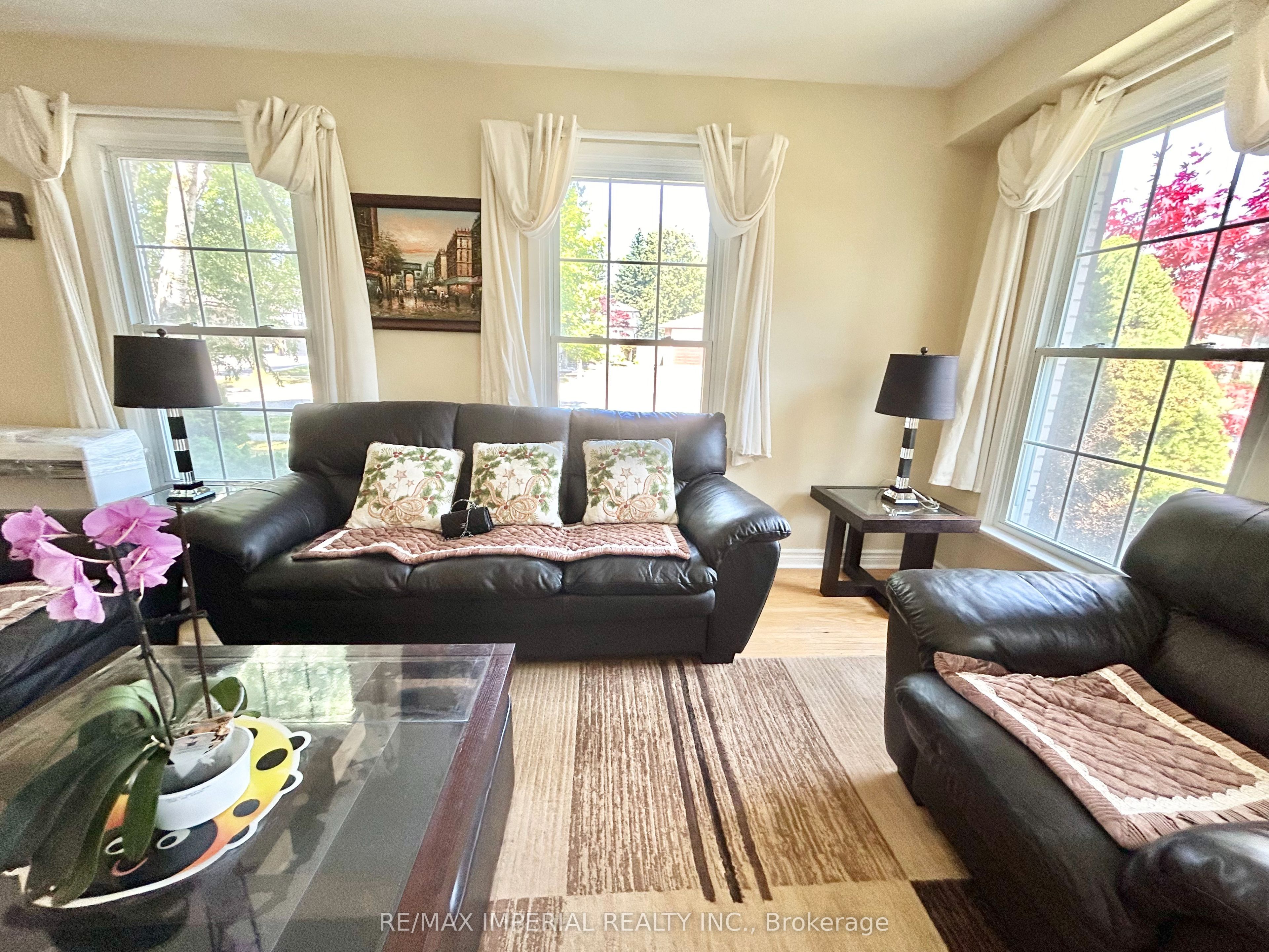 2 Rooms on 2-16 Gloxinia Crescent, Toronto, ON, M1W 2C4
