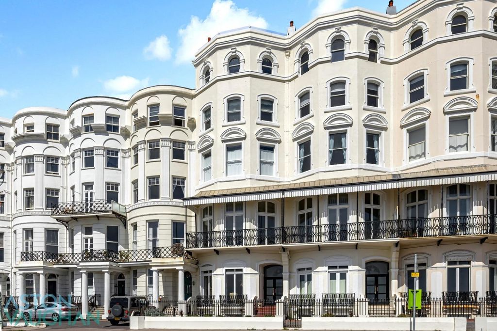 2 bed flat for saleMarine Parade, Brighton, East Sussex BN2