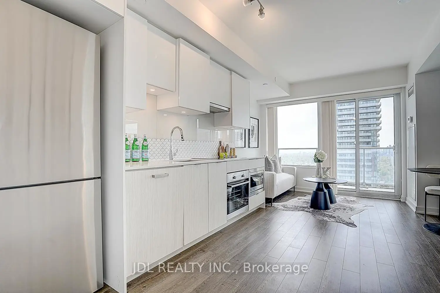 195 Redpath Avenue 3009 photo 5