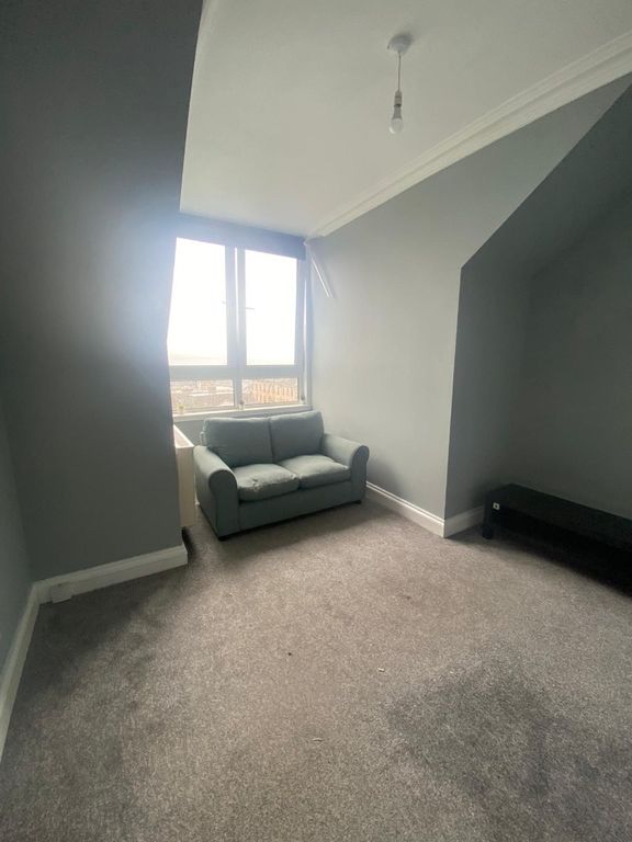 2 bed flat to rentGeorge Square, Central, Greenock PA15