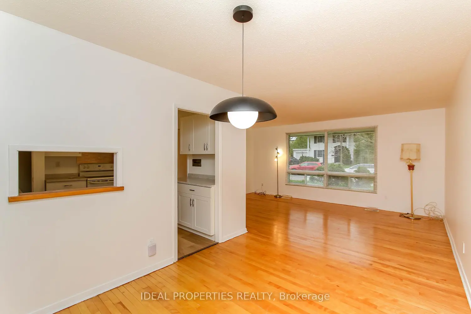 2699 Stone Crescent photo 5