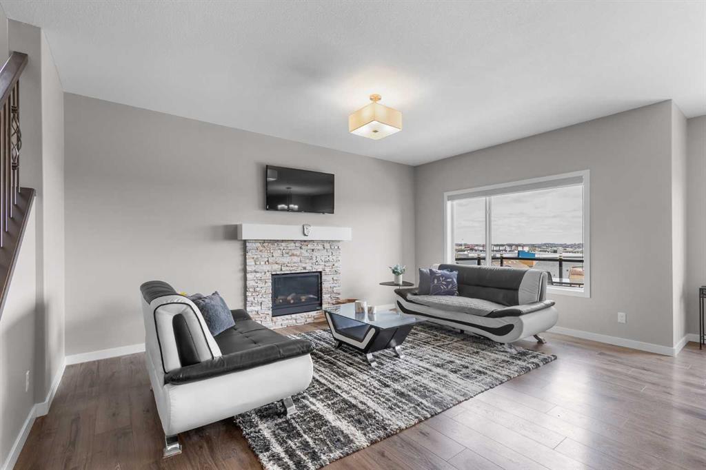Additional image 2 of 247 Hillcrest Heights SW, Airdrie, AB, T4B 3Z2