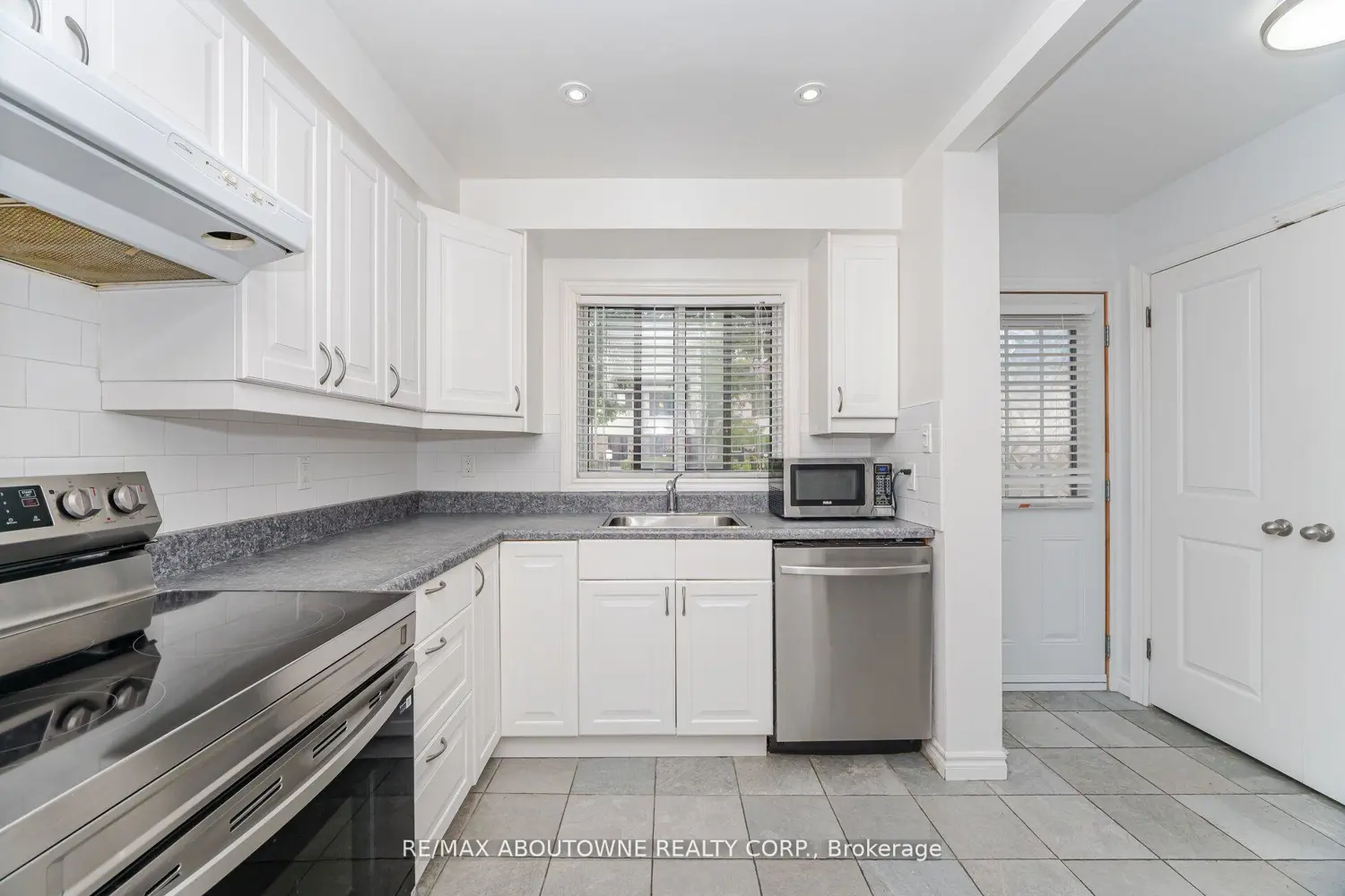 Additional image 4 of 2779 Gananoque Drive 27