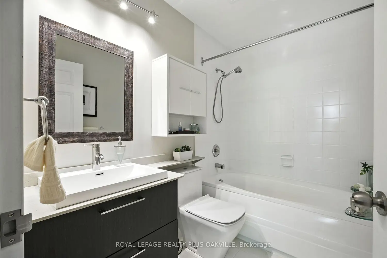 Additional image 4 of 2511 Lakeshore Road 207