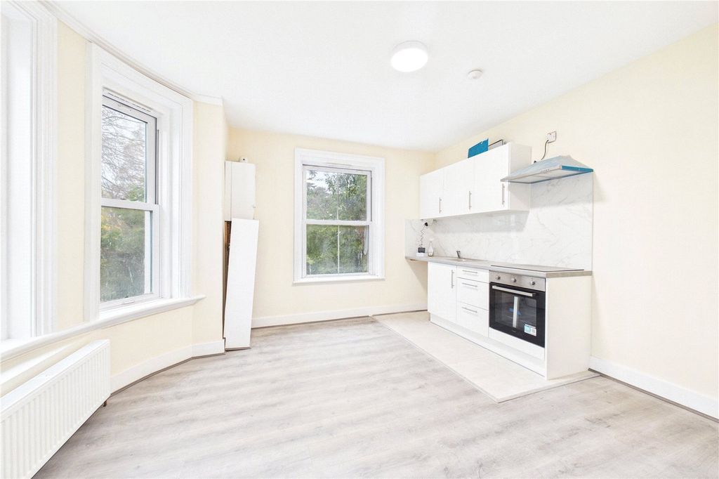 Additional image 3 of 2 bed flat to rentNewbury House, 237 Andover Road, Newbury, Berkshire RG14