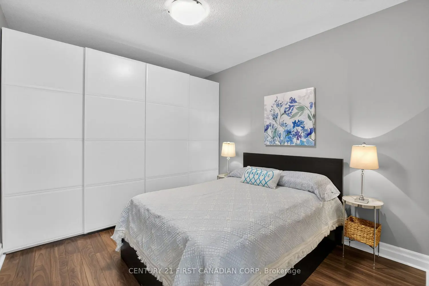 Additional image 8 of 260 Villagewalk Boulevard 208