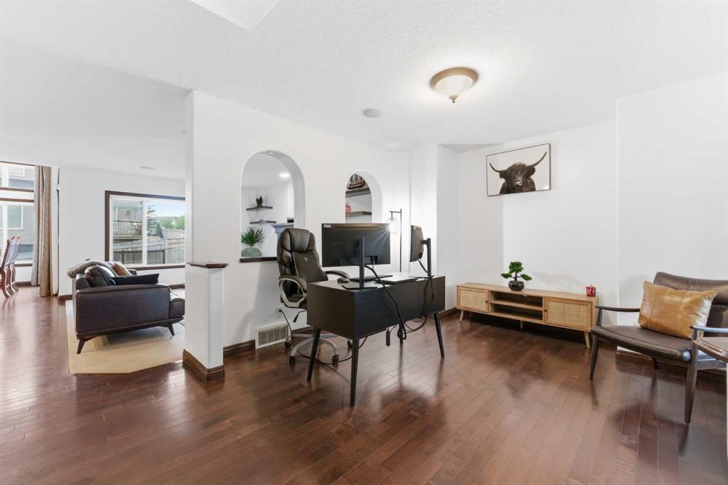 Additional image 4 of 225 Panamount Road, Calgary, AB, T3K 0H9