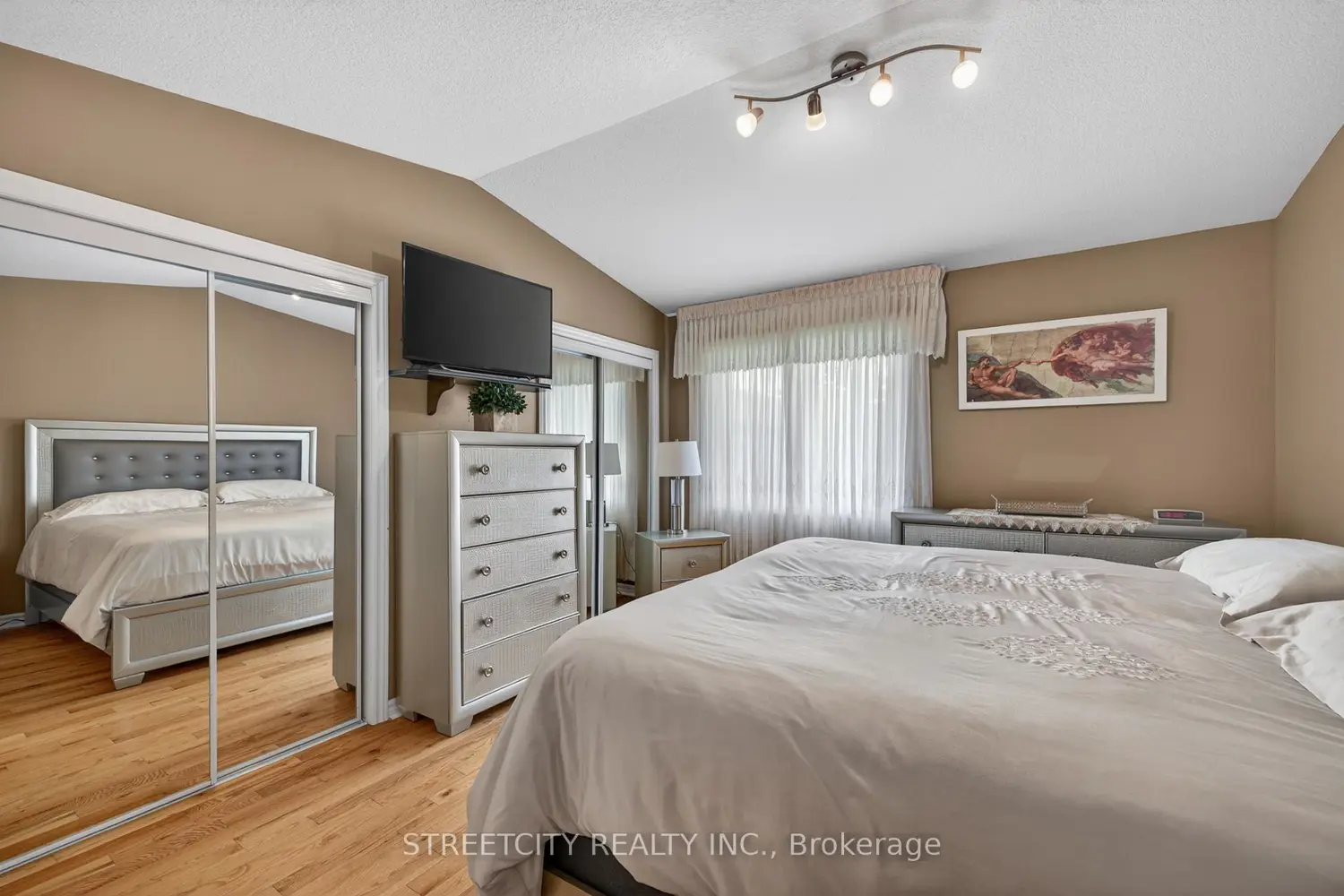 Additional image 6 of 2100 Denview Avenue 21