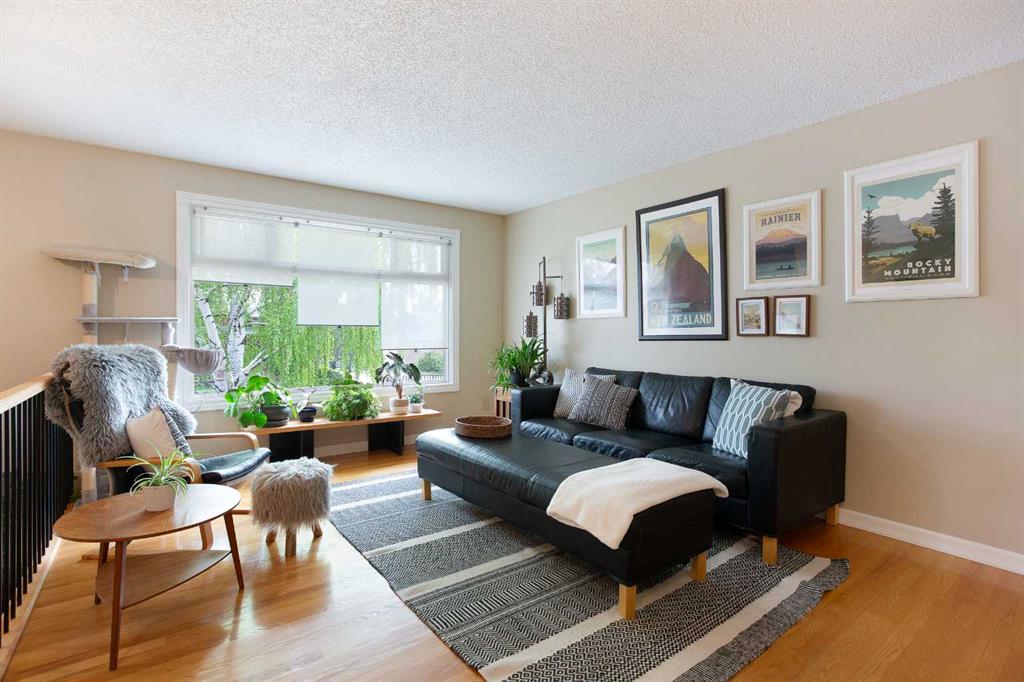 Additional image 5 of 15 Bearberry Crescent NW, Calgary, AB, T3K 1P9