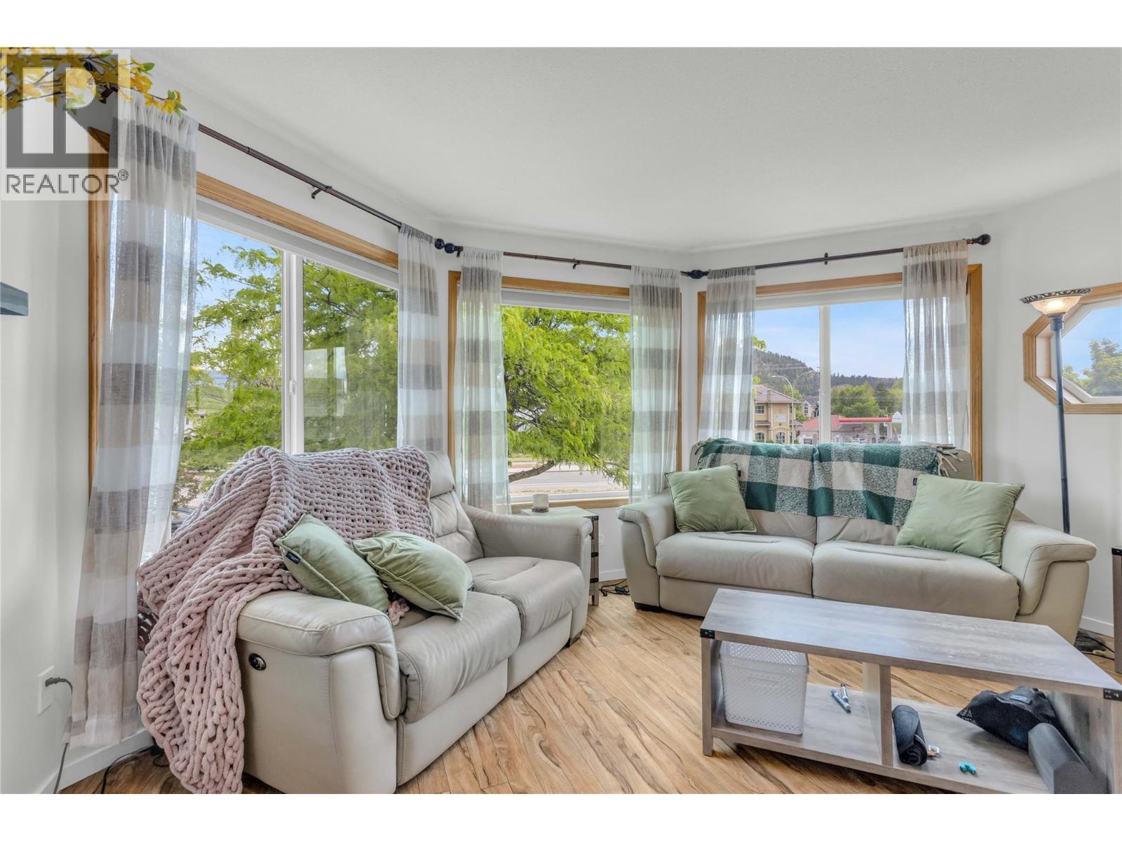 Additional image 6 of 374 Mctavish Crescent, Kelowna, BC, V1V1P1