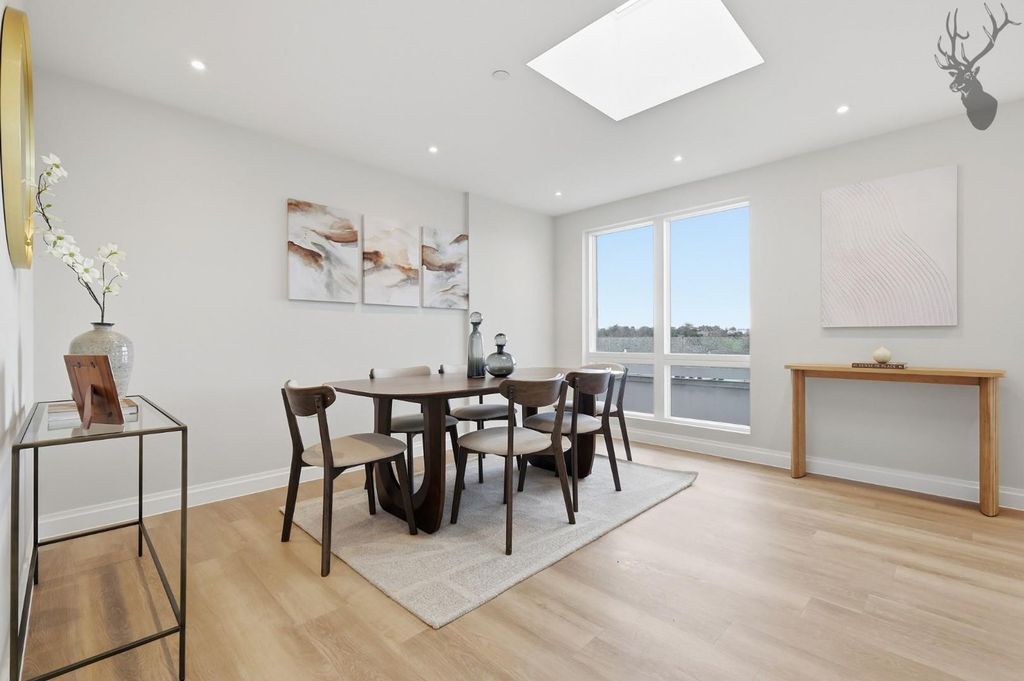 Additional image 9 of 2 bed flat for saleHigh Road, Chigwell IG7