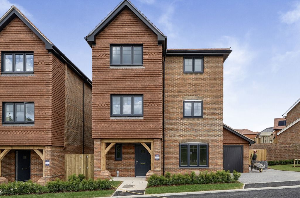 Additional image 2 of 4 bed detached house for saleHackney Way, Mortimer Common, Reading, Berkshire RG7