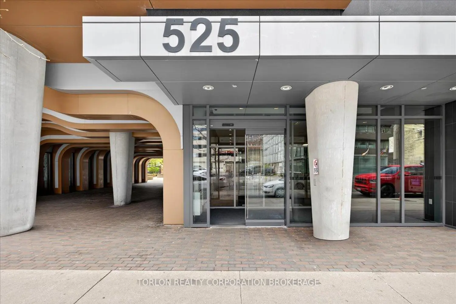 525 Adelaide Street 1632 photo 3