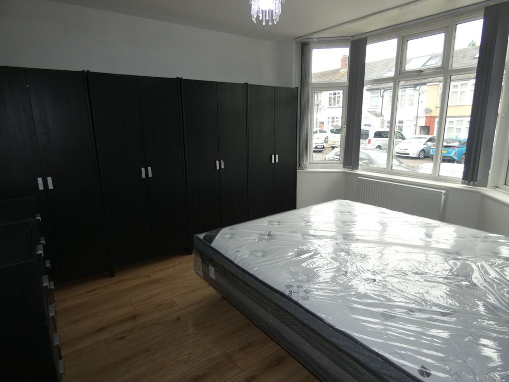 Additional image 3 of 5 bed semi-detached house to rentRunley Road, Luton LU1