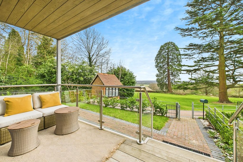 Additional image 3 of 2 bed flat to rentThe Pavilion, Graylands Estate, Langhurstwood Road, Horsham, West Sussex RH12