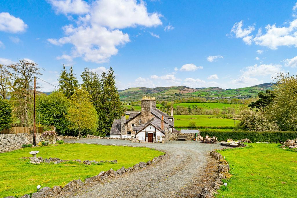 4 bed link detached house for saleLlanfair Dyffryn Clwyd, Ruthin, Denbighshire LL15