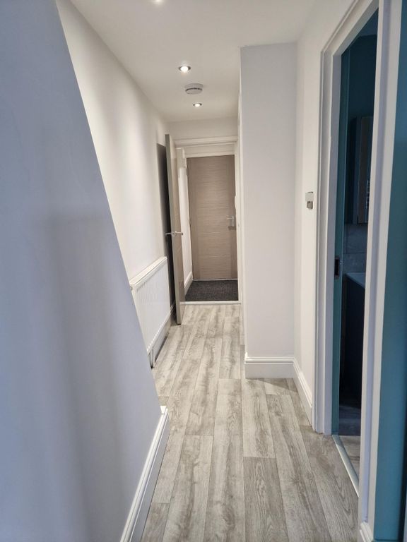 Additional image 2 of 1 bed flat to rentMary Street, Porthcawl CF36