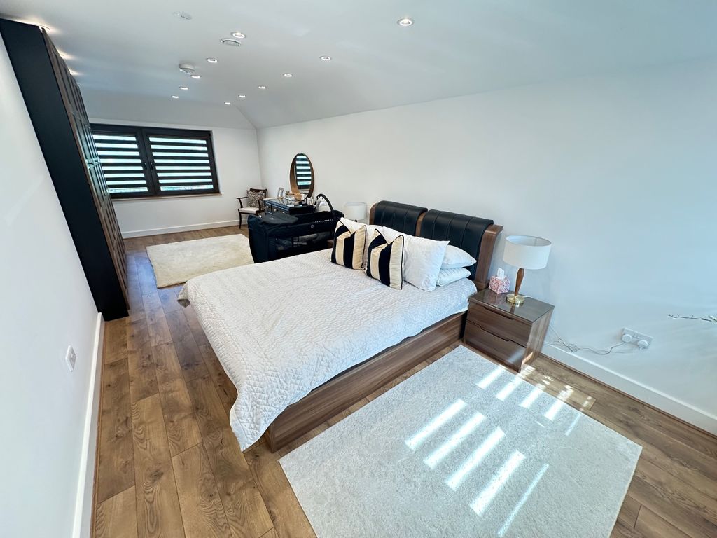 Additional image 11 of 5 bed detached house to rentFelstead Way, Luton, Bedfordshire LU2