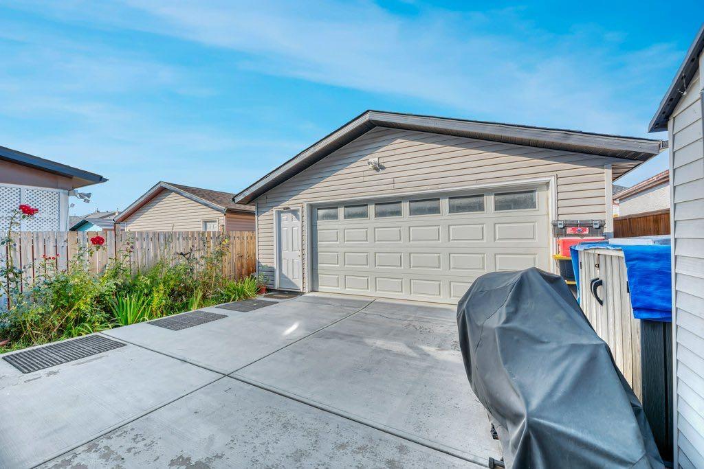 Additional image 4 of 319 Saddlebrook Circle NE, Calgary, AB, T3J 0J9