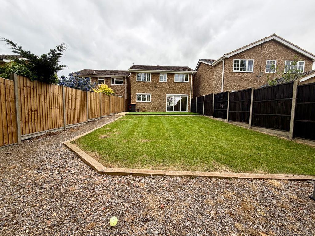 Additional image 2 of 5 bed detached house to rentGrasmere Way, Leighton Buzzard LU7