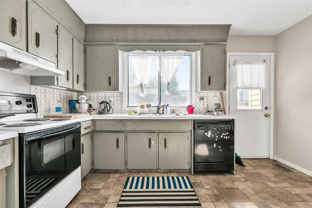 Additional image 5 of 140 Dalhousie Road NW, Calgary, AB, T3A 2H1