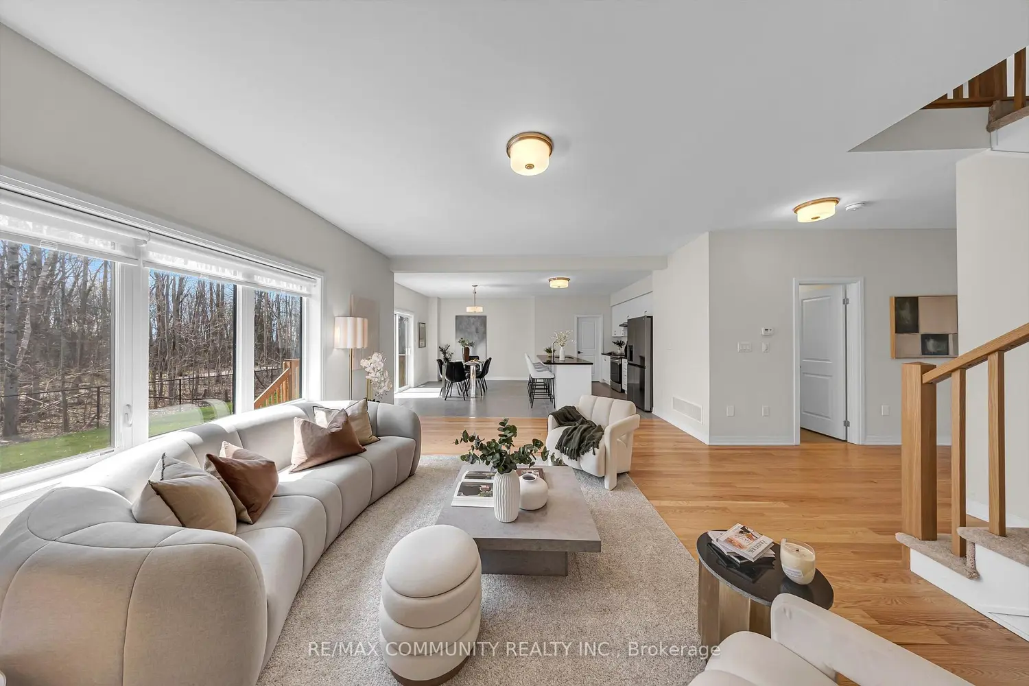 3169 Searidge Street photo 4