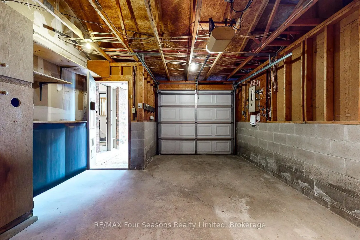 323 Hickory Street photo 5