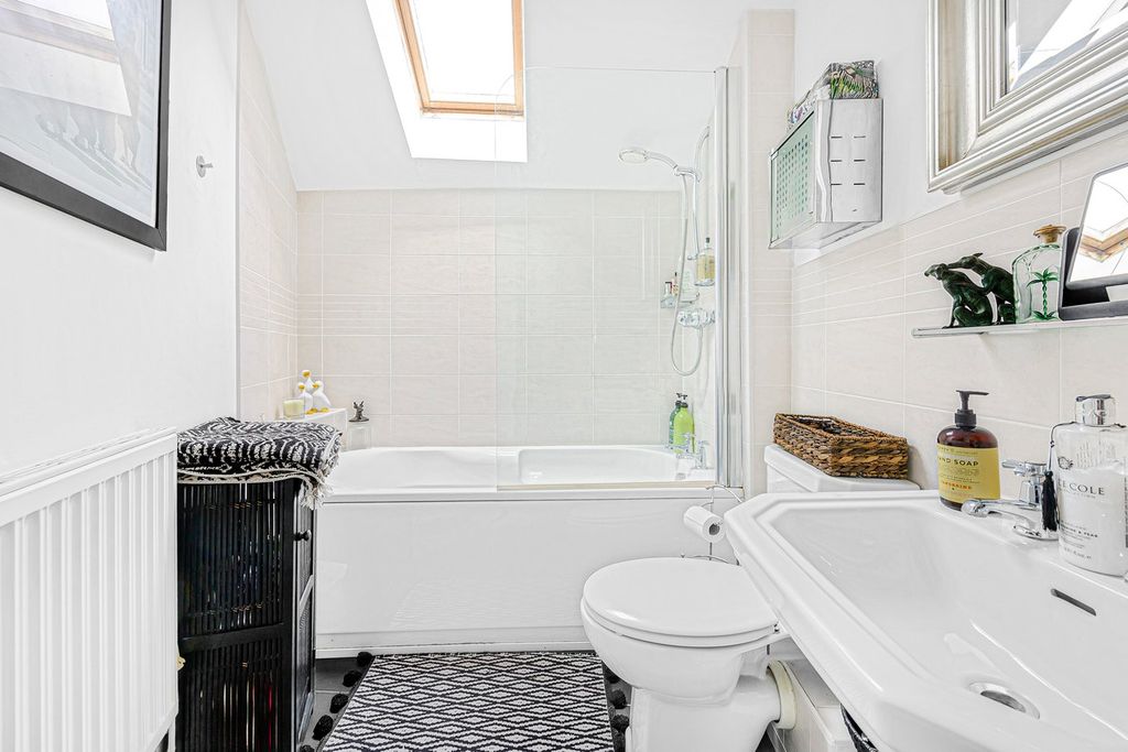 Additional image 9 of 2 bed flat for saleSandford Park Place, Cheltenham GL52
