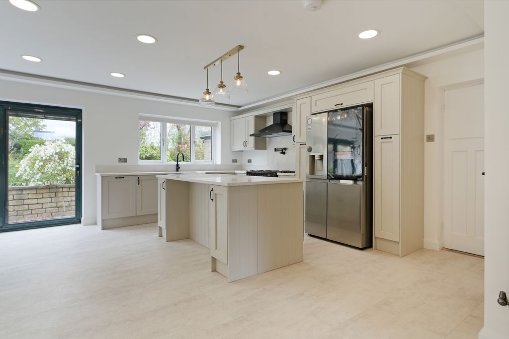 Additional image 5 of 4 bed detached house to rentFurniss Avenue, Dore, Sheffield S17