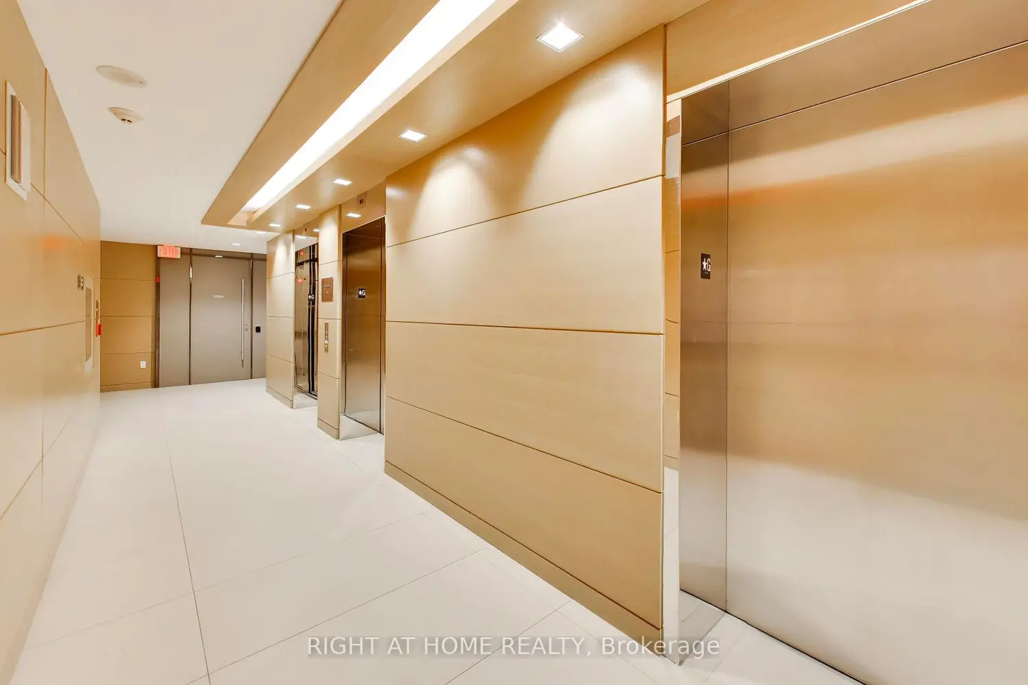 39 Queens Quay 918 photo 4