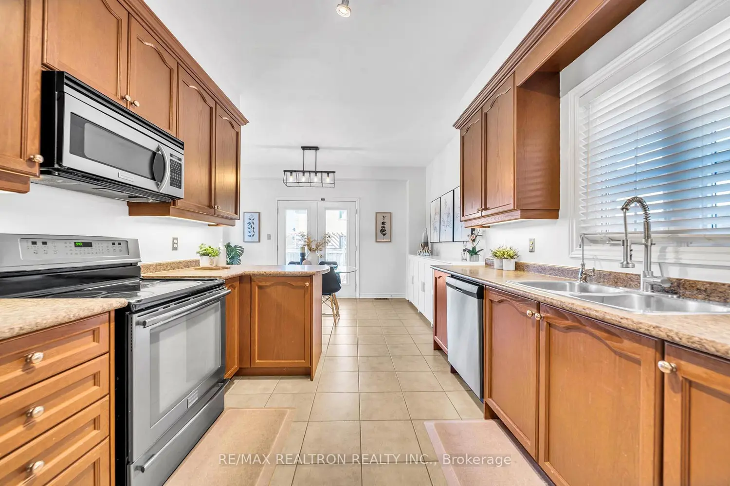 2 Whitestone Drive photo 4
