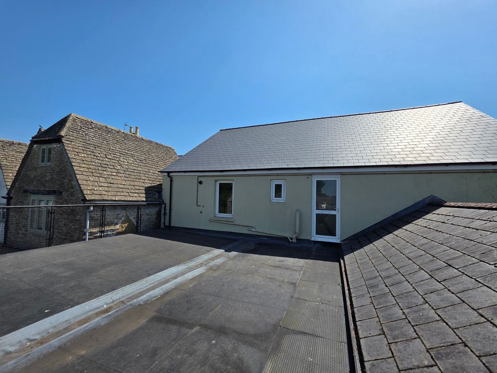 4 bed flat to rentHigh Street, Swindon SN6