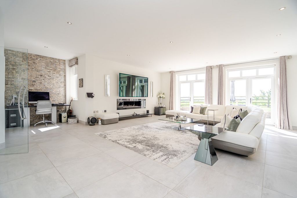 Additional image 8 of 6 bed detached house for saleOrchard Road, Pulloxhill, Bedford MK45