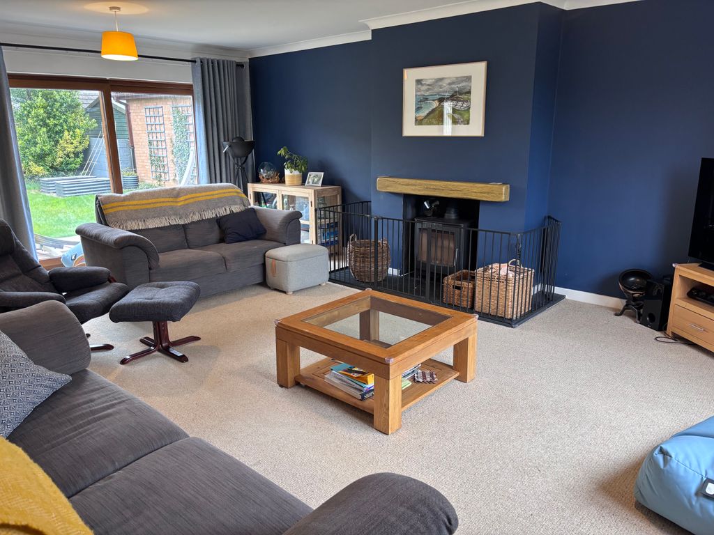 Additional image 2 of 4 bed detached house to rentAdrian Close, Porthcawl CF36