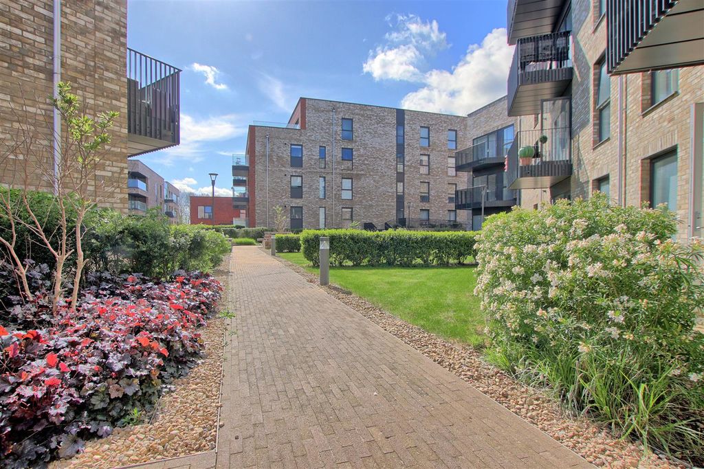 Additional image 11 of 2 bed flat for saleHering Road, Trumpington, Cambridge CB2