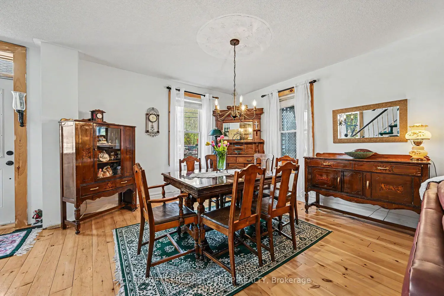 827 River Road photo 3